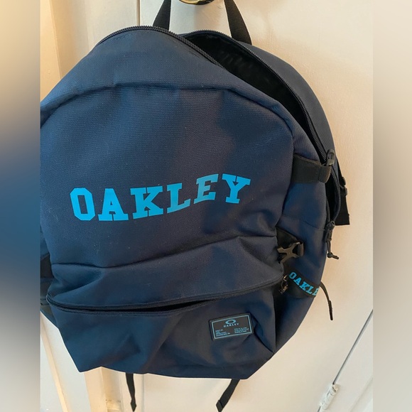 Oakley Blue Backpack with Padded Back - Picture 1 of 13